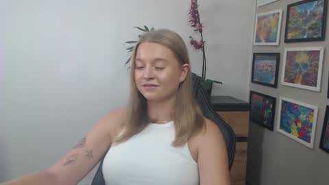 Snapshot of mysteryericax chatting on 10, 9, 2025 Erica online show from 10, 9, 2025