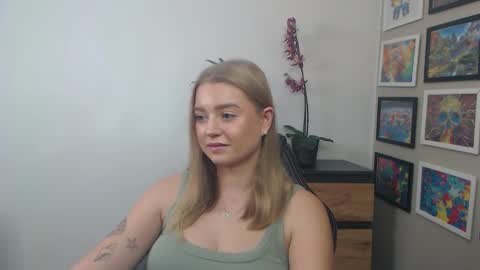 Snapshot of mysteryericax chatting on 12, 9, 2025 Erica online show from 12, 9, 2025