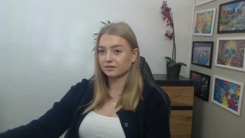 Snapshot of mysteryericax chatting on 27, 9, 2025 Erica online show from 27, 9, 2025