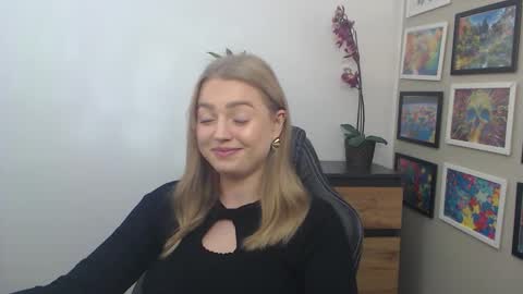 Snapshot of mysteryericax chatting on 30, 9, 2025 Erica online show from 30, 9, 2025