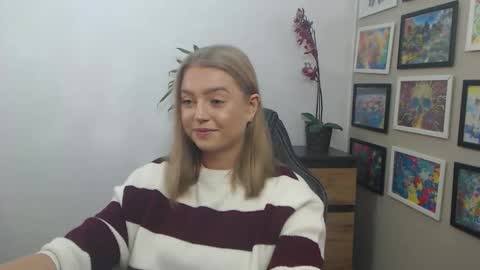 Snapshot of mysteryericax chatting on 15, 10, 2025 Erica online show from 15, 10, 2025