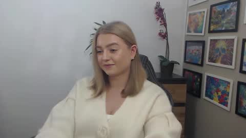 Snapshot of mysteryericax chatting on 17, 10, 2025 Erica online show from 17, 10, 2025