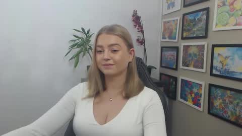 Snapshot of mysteryericax chatting on 21, 10, 2025 Erica online show from 21, 10, 2025