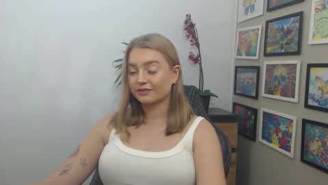 Snapshot of mysteryericax chatting on 5, 11, 2025 Erica online show from 5, 11, 2025