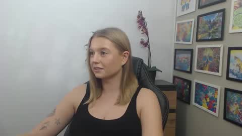 Snapshot of mysteryericax chatting on 6, 11, 2025 Erica online show from 6, 11, 2025