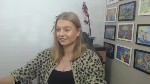 Snapshot of mysteryericax chatting on 19, 11, 2025 Erica online show from 19, 11, 2025