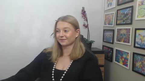 Snapshot of mysteryericax chatting on 20, 11, 2025 Erica online show from 20, 11, 2025