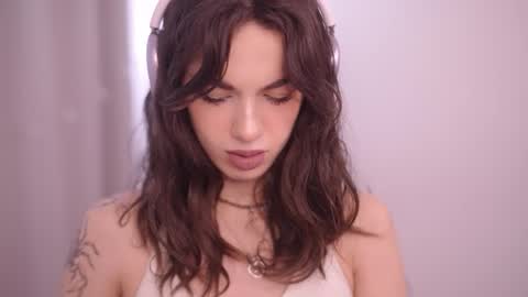 Snapshot of mystica_ chatting on 9, 10, 2025 MILLI online show from 9, 10, 2025