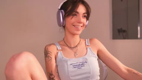 Snapshot of mystica_ chatting on 22, 10, 2025 MILLI online show from 22, 10, 2025