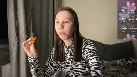 Vanessa and Julia  online show from 5, 3, 2025