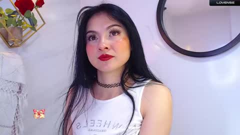 naamah_b online show from 6, 12, 2024
