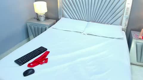 Nahiara Gray online show from 17, 9, 2025