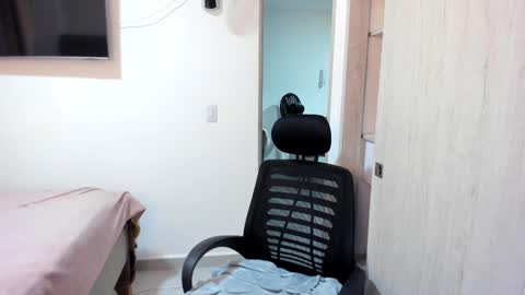 independent model online show from 23, 12, 2025