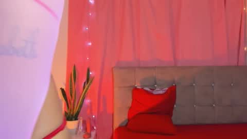 Snapshot of nahomi28 chatting on 14, 11, 2025 Naomi online show from 14, 11, 2025