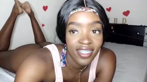 Nahomy  online show from 24, 2, 2025