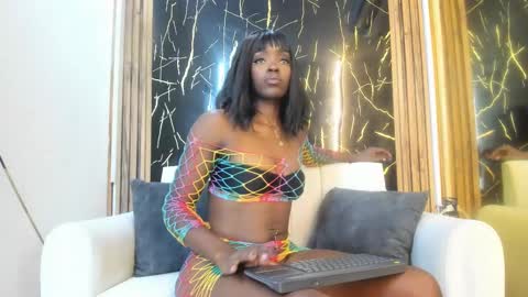 Nahomy  online show from 7, 10, 2025