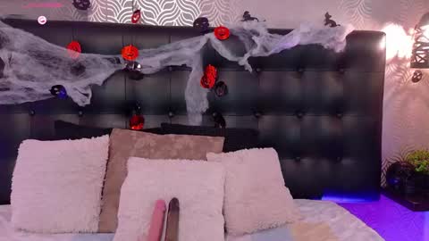 Snapshot of naiaramasson_ chatting on 28, 10, 2025 naiaramasson_ online show from 28, 10, 2025