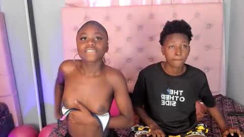 Snapshot of nalaandzuri chatting on 22, 10, 2025 nalaandzuri ebony lesbian blackgirls online show from 22, 10, 2025
