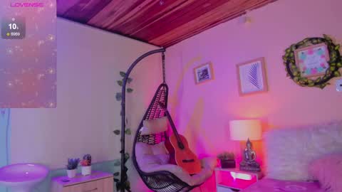 Nalia Adams online show from 5, 3, 2025