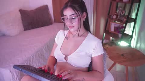 Nalia Adams online show from 7, 10, 2025