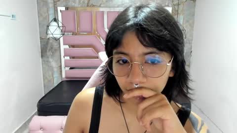 nami_usagi online show from 7, 12, 2024