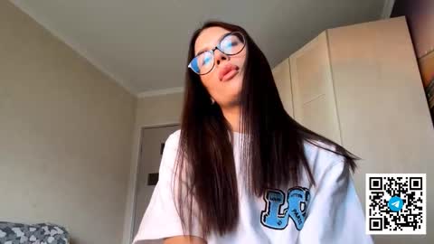 Snapshot of nanceegindlesperger chatting on 17, 12, 2025 Emilia or Emi online show from 17, 12, 2025