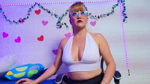 Snapshot of naomi_diamond_ chatting on 13, 10, 2025 Naomi online show from 13, 10, 2025