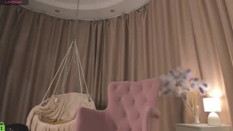 Naomi online show from 14, 10, 2025