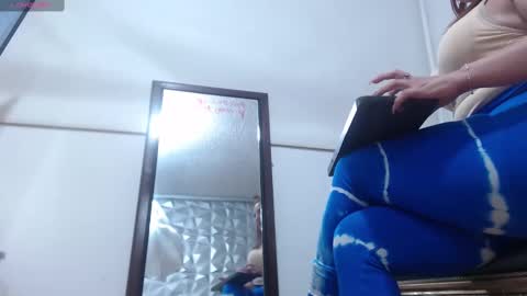 Isabella online show from 15, 9, 2025