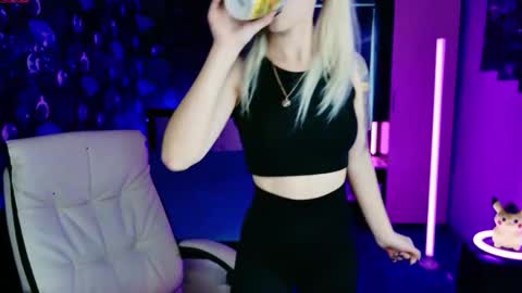 Snapshot of naomihita chatting on 30, 10, 2025 naomihita online show from 30, 10, 2025