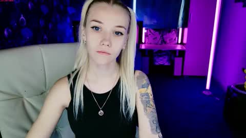 Snapshot of naomihita chatting on 8, 11, 2025 naomihita online show from 8, 11, 2025