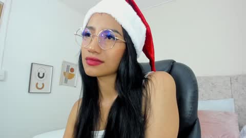 naomiiii   online show from 6, 12, 2024