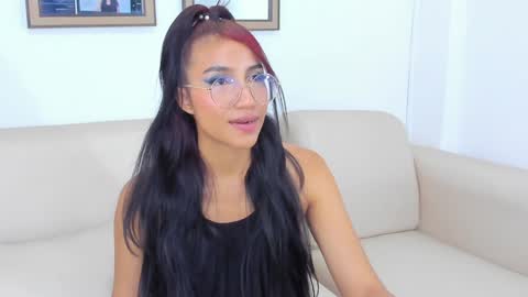 naomiiii   online show from 28, 1, 2025