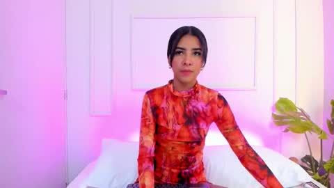 Snapshot of naomiklarc chatting on 4, 12, 2025 Naomi Klarc online show from 4, 12, 2025