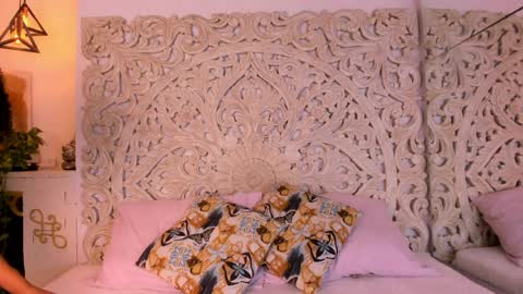 Snapshot of naomikross chatting on 4, 4, 2026 Naomi online show from 4, 4, 2026