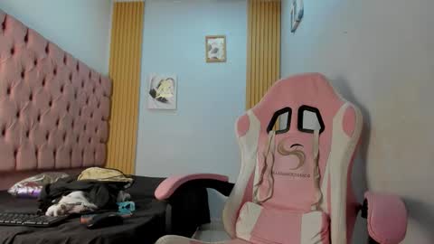 naomis_35 online show from 26, 11, 2025