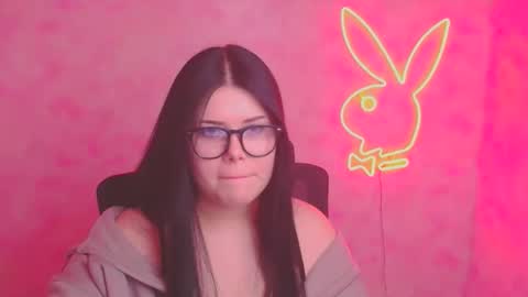 Snapshot of naomivibes chatting on 12, 11, 2025 Naomi online show from 12, 11, 2025