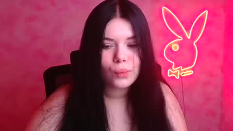 Snapshot of naomivibes chatting on 18, 11, 2025 Naomi online show from 18, 11, 2025