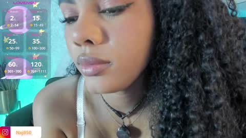 Snapshot of naomixjones1 chatting on 16, 11, 2025 Naomi online show from 16, 11, 2025