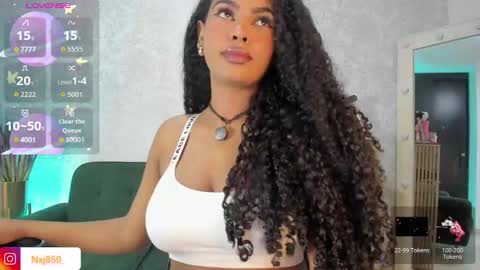 Snapshot of naomixjones1 chatting on 21, 11, 2025 Naomi online show from 21, 11, 2025