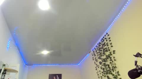 naomy online show from 31, 12, 2024