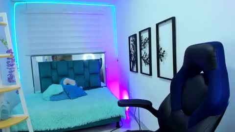 naomy online show from 18, 9, 2025