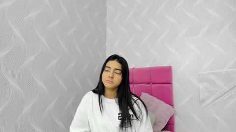 Naty  online show from 7, 1, 2025