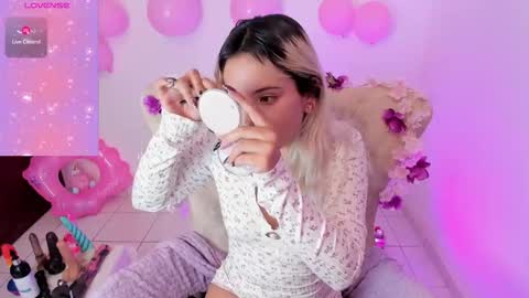 Snapshot of nataliahenao_69 chatting on 11, 11, 2025 Nataliua Henao online show from 11, 11, 2025