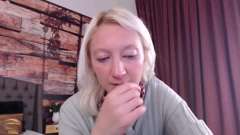 Snapshot of natalie_bitton chatting on 7, 11, 2025 Natalie online show from 7, 11, 2025