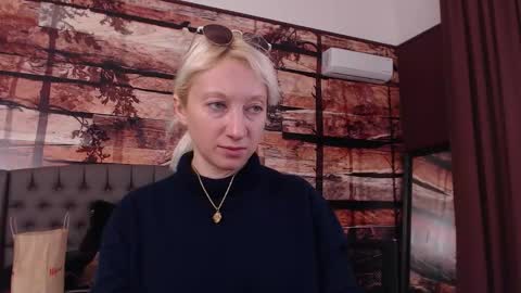 Snapshot of natalie_bitton chatting on 21, 11, 2025 Natalie online show from 21, 11, 2025