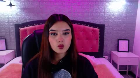 natalie  online show from 17, 9, 2025