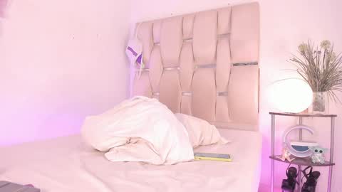 Snapshot of natalie_paris chatting on 18, 12, 2024 Natalie online show from 18, 12, 2024