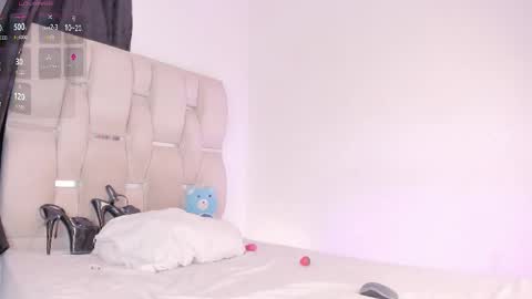 Snapshot of natalie_paris chatting on 14, 10, 2025 Natalie online show from 14, 10, 2025