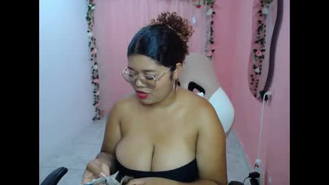 Snapshot of natalie_tits1 chatting on 23, 10, 2025 natalie_tits1 online show from 23, 10, 2025